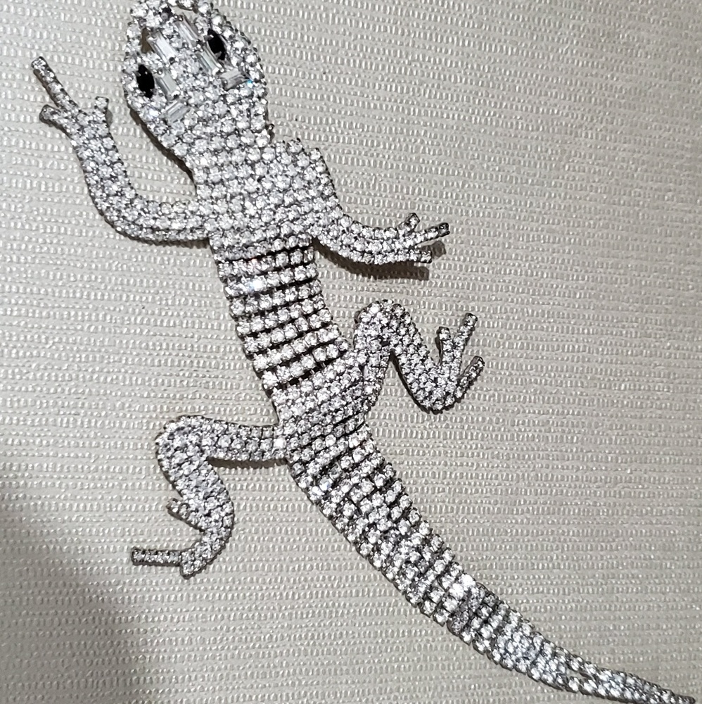 Vintage rhinestone lizard brooch